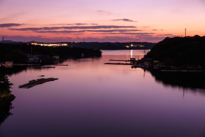 無料壁紙 夕陽が沈んだあとのマジックアワー。PCとデスクトップ壁紙に最適な4K高画質の無料壁紙。三重県志摩市の賢島大橋で撮影したフリー写真素材