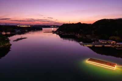 無料壁紙 日が沈んだあとにマジックアワー。PCとデスクトップ壁紙に最適な4K高画質の無料壁紙。三重県志摩市の賢島大橋で撮影したフリー写真素材