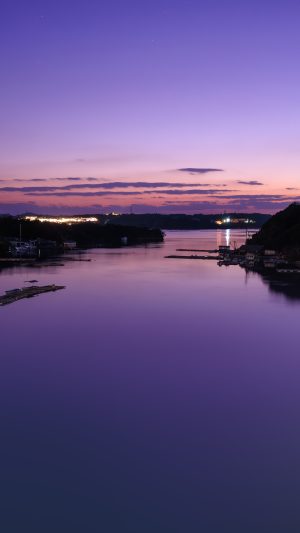 運気が上がる待ち受け 漁村の美しい夕闇。AndroidとiPhoneに対応した4K高画質の無料スマホ壁紙。三重県志摩市の賢島大橋で撮影したフリー写真素材