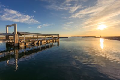 無料壁紙 旅客船ターミナルから眺める朝日。PCとデスクトップ壁紙に最適な4K高画質の無料壁紙。三重県津市の津エアポートラインで撮影したフリー写真素材