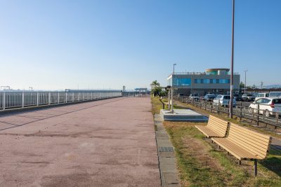 無料壁紙 第一駐車場とターミナルと遊歩道。PCとデスクトップ壁紙に最適な4K高画質の無料壁紙。三重県津市の津エアポートラインで撮影したフリー写真素材