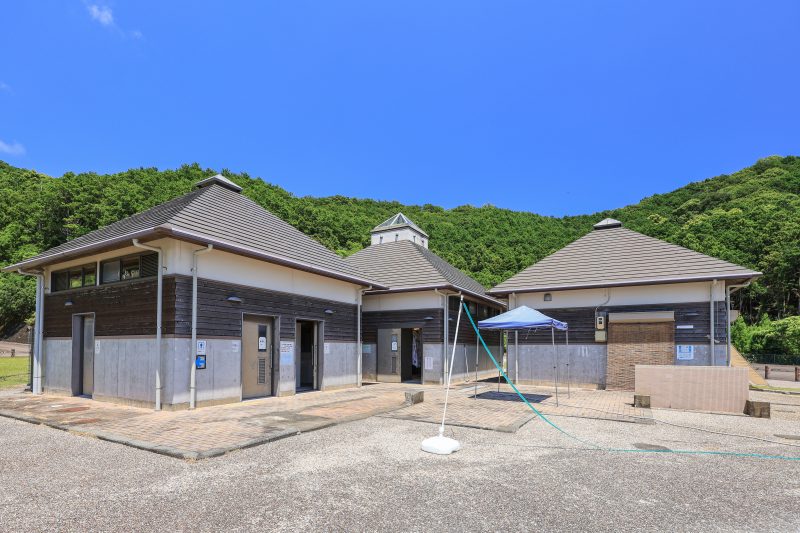 黒浜海水浴場の写真「トイレ・更衣室・管理棟」