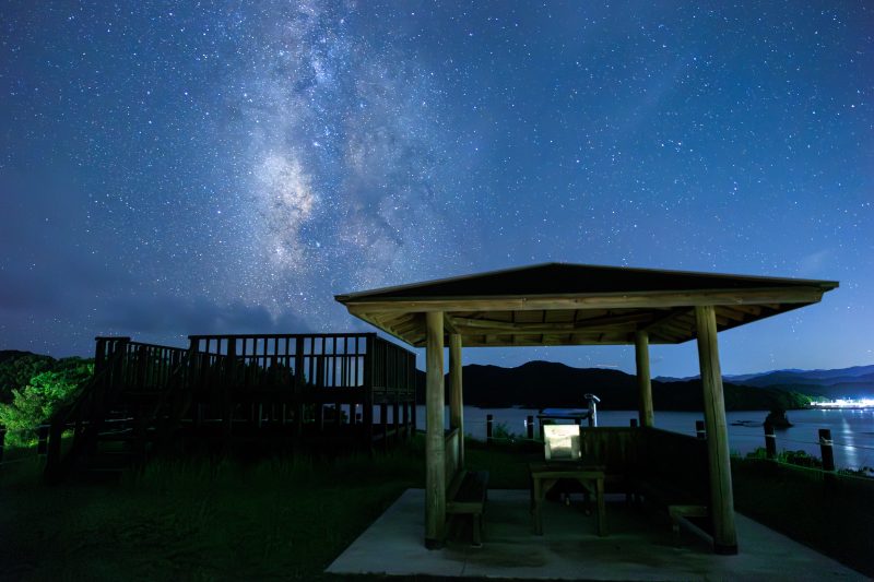 フリー写真素材「公園の広場と天の川」