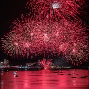 鳥羽みなとまつりの写真「真っ赤な連発花火」