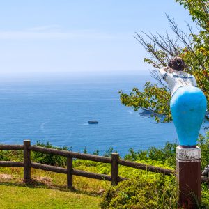 無料壁紙 プリケツが眺める海。PCとデスクトップ壁紙に最適な4K高画質の無料壁紙。三重県南伊勢町の南海展望台で撮影したフリー写真素材