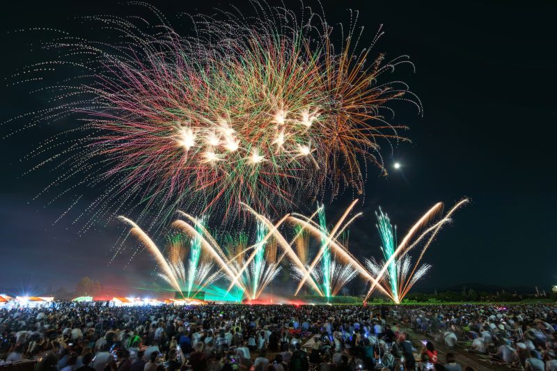 久居花火大会の写真「シリーズ６_夜空に咲くひまわり」
