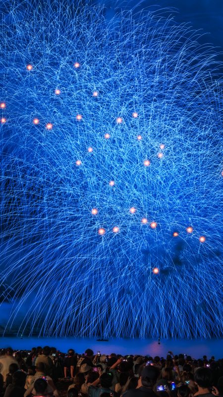 無料スマホ壁紙「2024年の鬼ヶ城大仕掛け（青色）」
