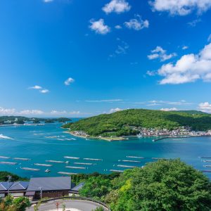 青々とした９月の鳥羽湾と坂手島