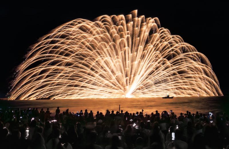 鈴鹿げんき花火大会の写真「2024年の三尺玉海上自爆」