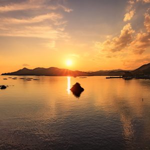 南島大橋から贄湾と夕陽を眺める