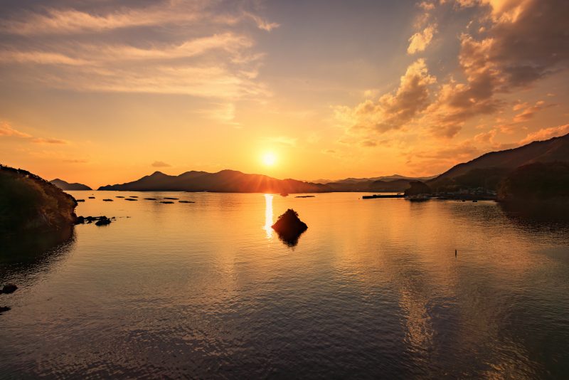 親子大橋の写真「南島大橋から贄湾と夕陽を眺める」