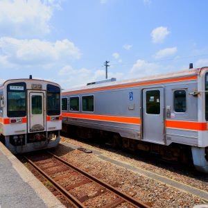名松線の写真「家城駅での上下線入れ替え」