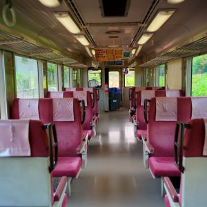 名松線の写真「名松線の車内（座席）」