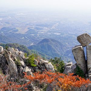 御在所ロープウエイの写真「落ちそうで落ちない地蔵岩」