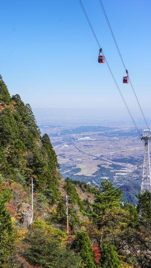 無料スマホ壁紙「空に登るゴンドラ」