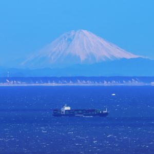 鳥羽展望台の写真「展望台から眺める積雪の富士山」