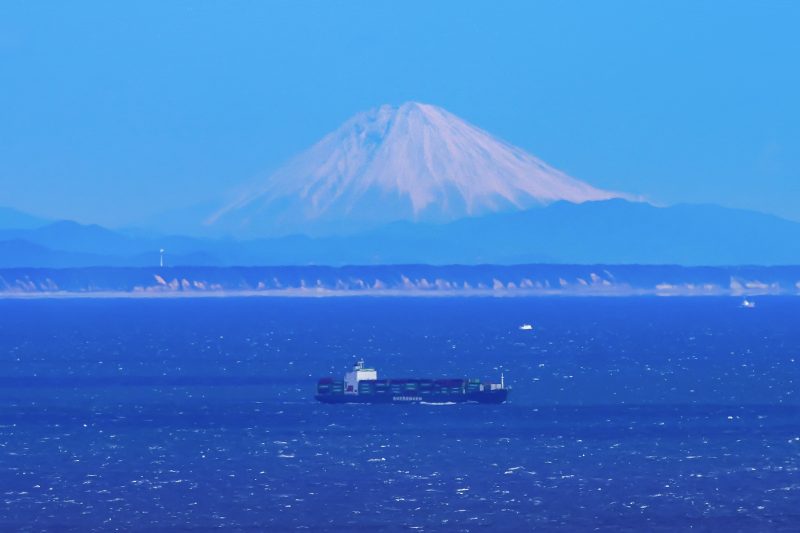 鳥羽展望台の写真「展望台から眺める積雪の富士山」