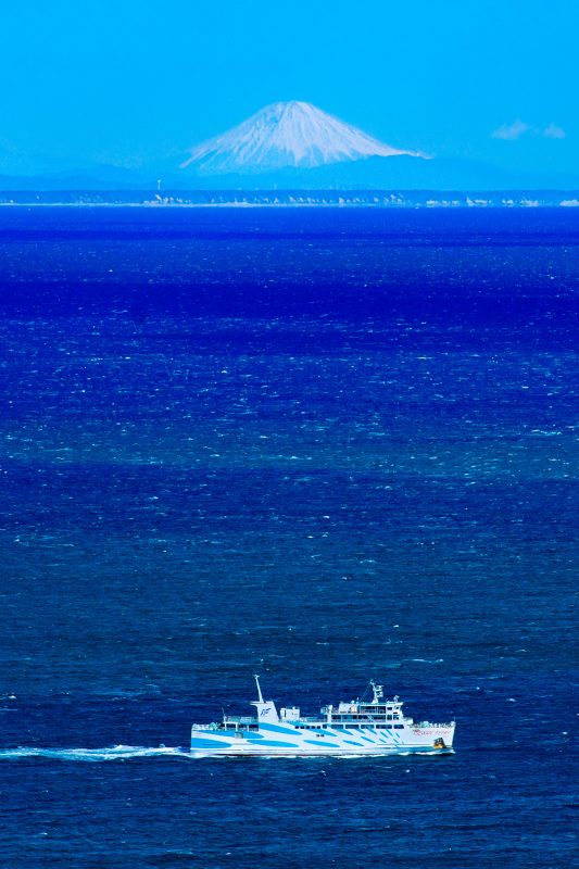 鳥羽展望台の写真「鳥羽展望台から見える富士山と伊勢湾フェリー」
