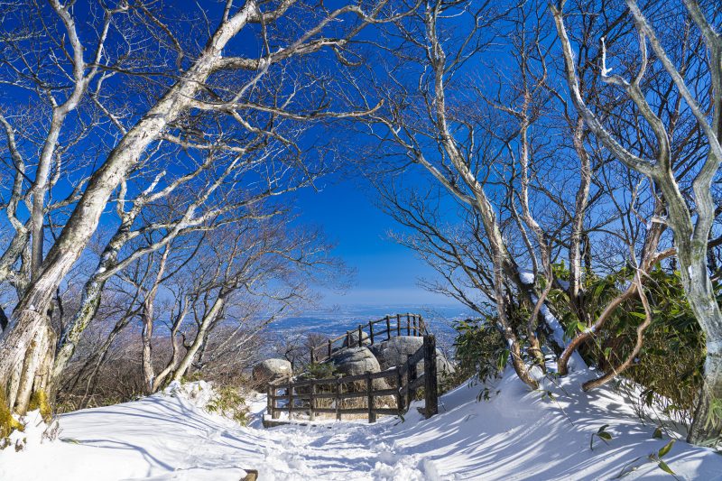 御在所ロープウエイの写真「ようこそ冬の富士見岩展望台へ」