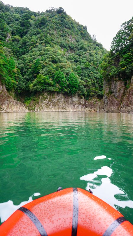 瀞峡（瀞八丁）の写真「パックラフトで遊覧（縦型）」