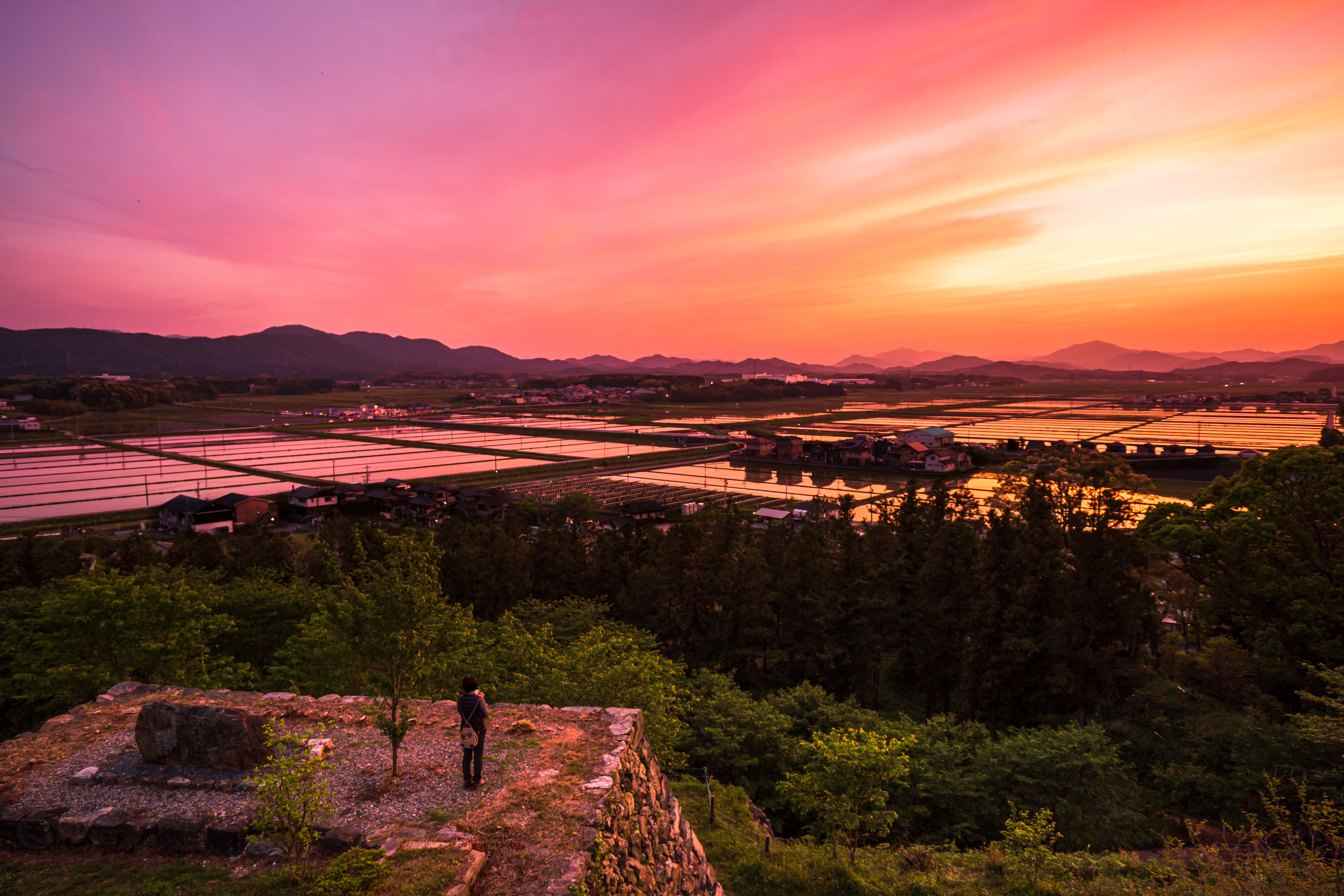 夕焼けの遠景 田丸城跡のフリー写真素材「二ノ丸跡からの夕焼け」 | 三重フォト