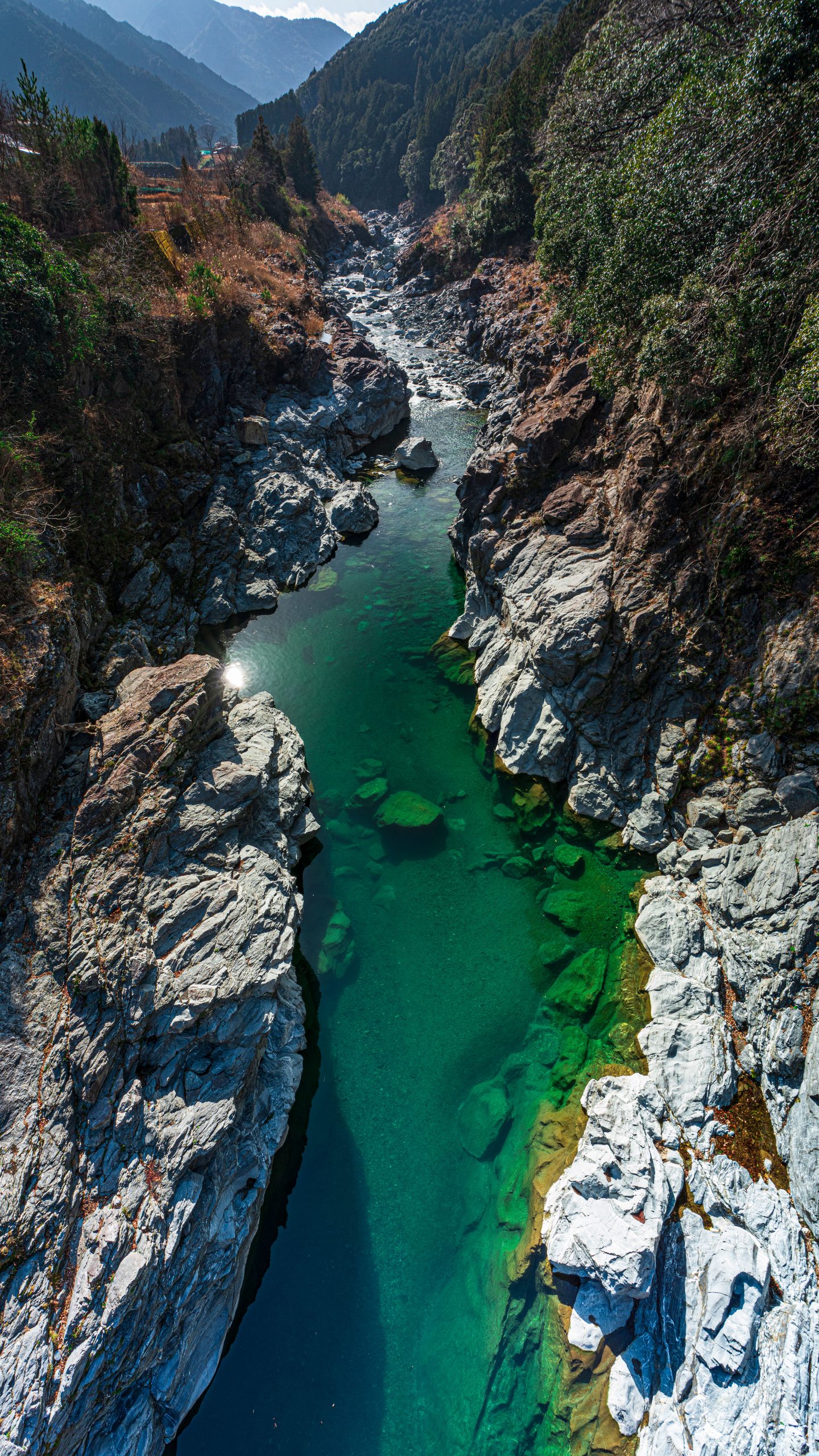 無料スマホ壁紙 領内橋から眺める宮川。AndroidとiPhoneに対応した4K高画質の無料待ち受け画像。三重県大台町の宮川で撮影したフリー写真素材