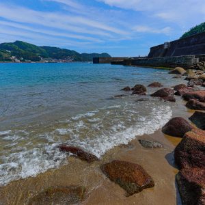 大泊海水浴場のゴツゴツした岩