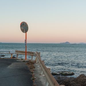 石鏡町の写真「海沿いの道路から夕焼けを眺める」