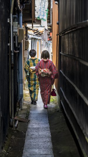 無料スマホ壁紙「路地裏さんぽ」
