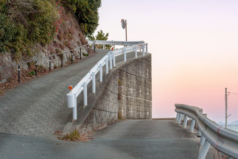 石鏡町の写真「石鏡名物の急な坂道」