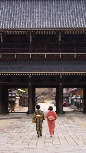 山門を歩く