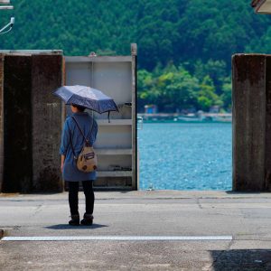 須賀利町の写真「堤防付近を歩く」