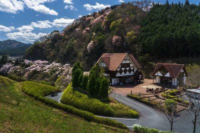 道の駅 茶倉駅の写真「茶倉と山桜」