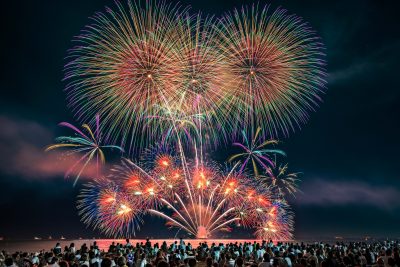 津花火大会の写真「豪華なスターマイン」