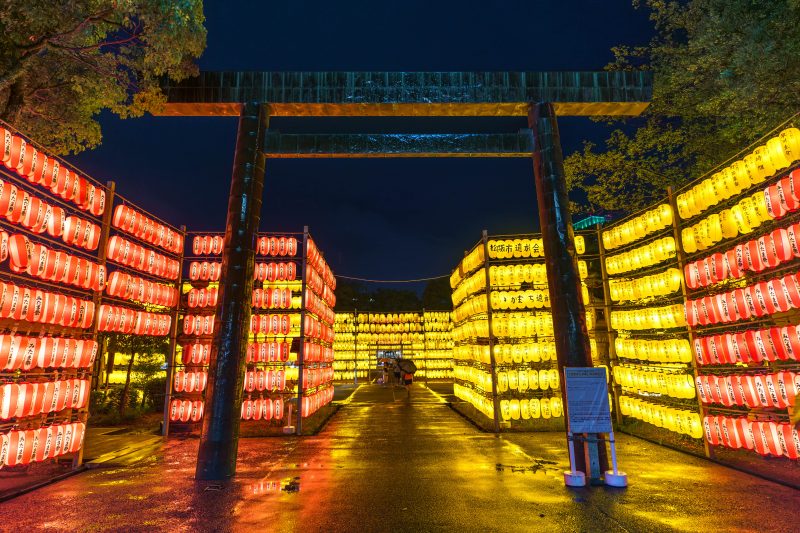 三重県護国神社の写真「雨の万灯みたま祭り」
