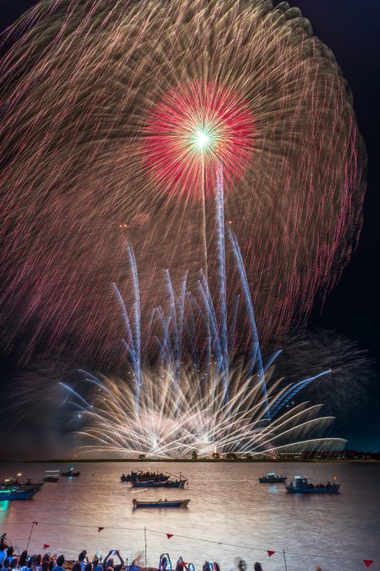 桑名水郷花火大会の写真「圧巻の２尺玉」