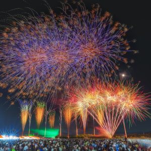 久居花火大会の写真「シリーズ6_青とオレンジと緑の花火」