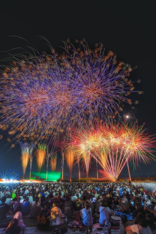 久居花火大会の写真「シリーズ6_青とオレンジと緑の花火」