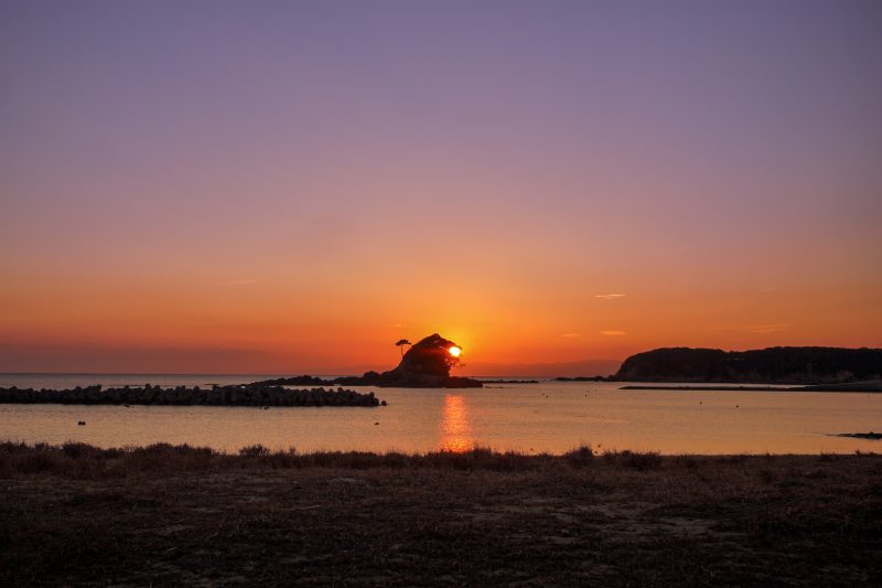あづり浜の写真「夕焼けパックンチョ」