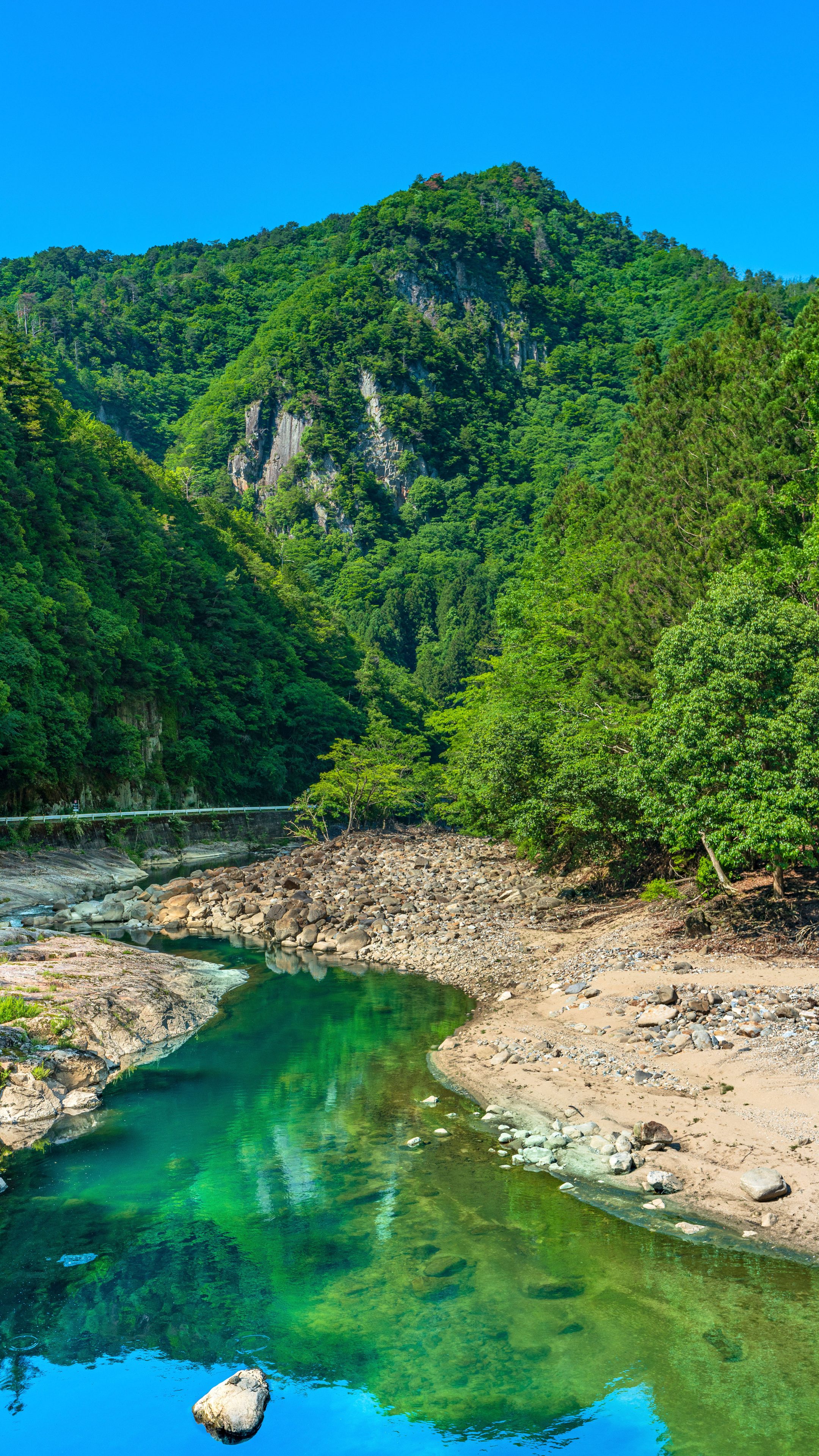 無料スマホ壁紙 名張と奈良の県境。AndroidとiPhoneに対応した4K高画質の無料待ち受け画像。三重県名張市の香落渓で撮影したフリー写真素材