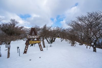 御在所ロープウエイの写真「雪に埋もれる朝陽台広場」