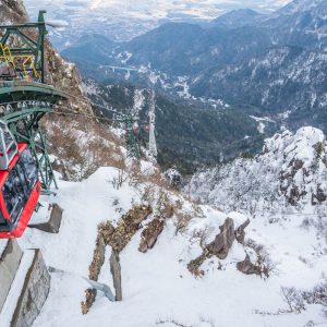 御在所ロープウエイの写真「積雪の御在所岳」