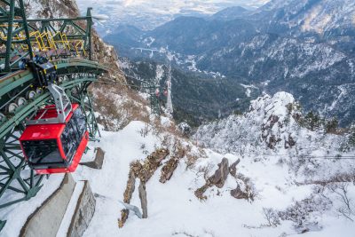 御在所ロープウエイの写真「積雪の御在所岳」