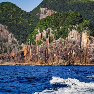 熊野灘に立つ楯ヶ崎