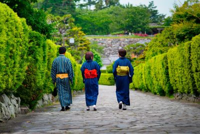 フリー写真素材「松阪もめんで散歩」