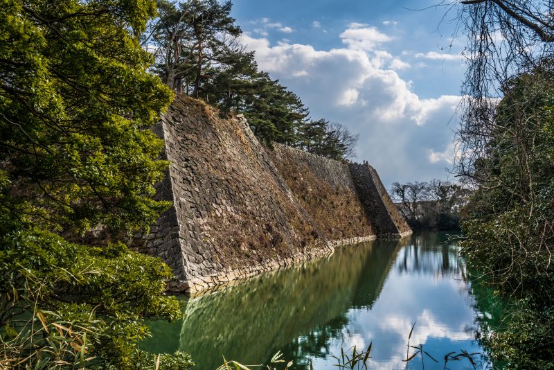伊賀上野城の写真「高石垣を下から眺める」