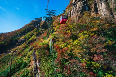 フリー写真素材「彩り豊かな御在所岳の紅葉」