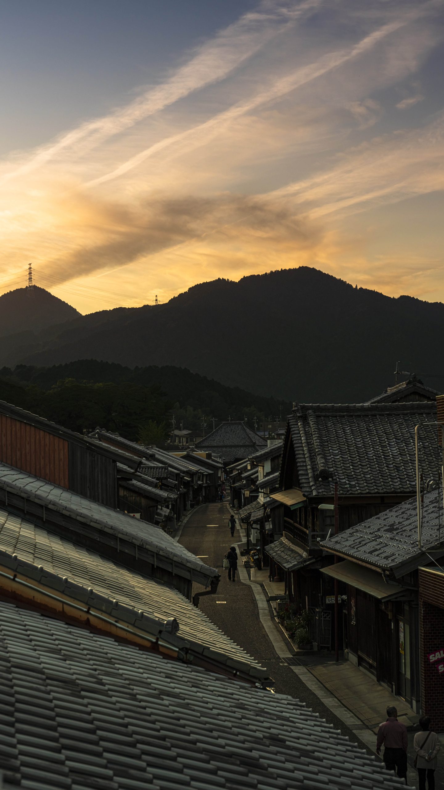 無料スマホ壁紙 関宿の夕焼け。AndroidとiPhoneに対応した4K高画質の無料待ち受け画像。三重県亀山市の東海道関宿で撮影したフリー写真素材