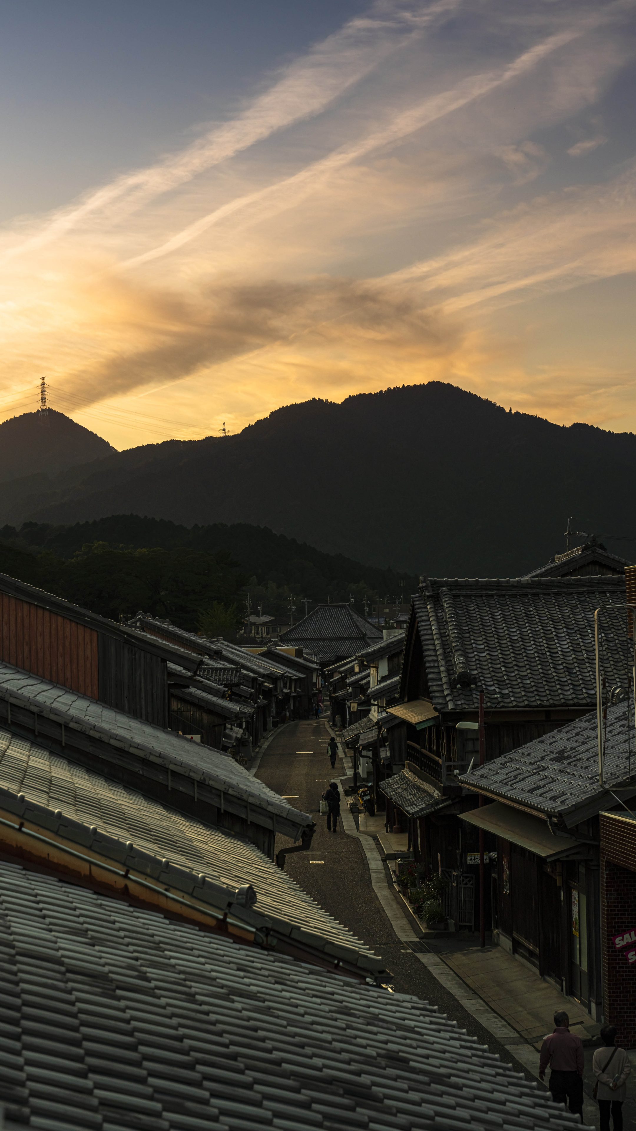 無料スマホ壁紙 関宿の夕焼け。AndroidとiPhoneに対応した4K高画質の無料待ち受け画像。三重県亀山市の東海道関宿で撮影したフリー写真素材