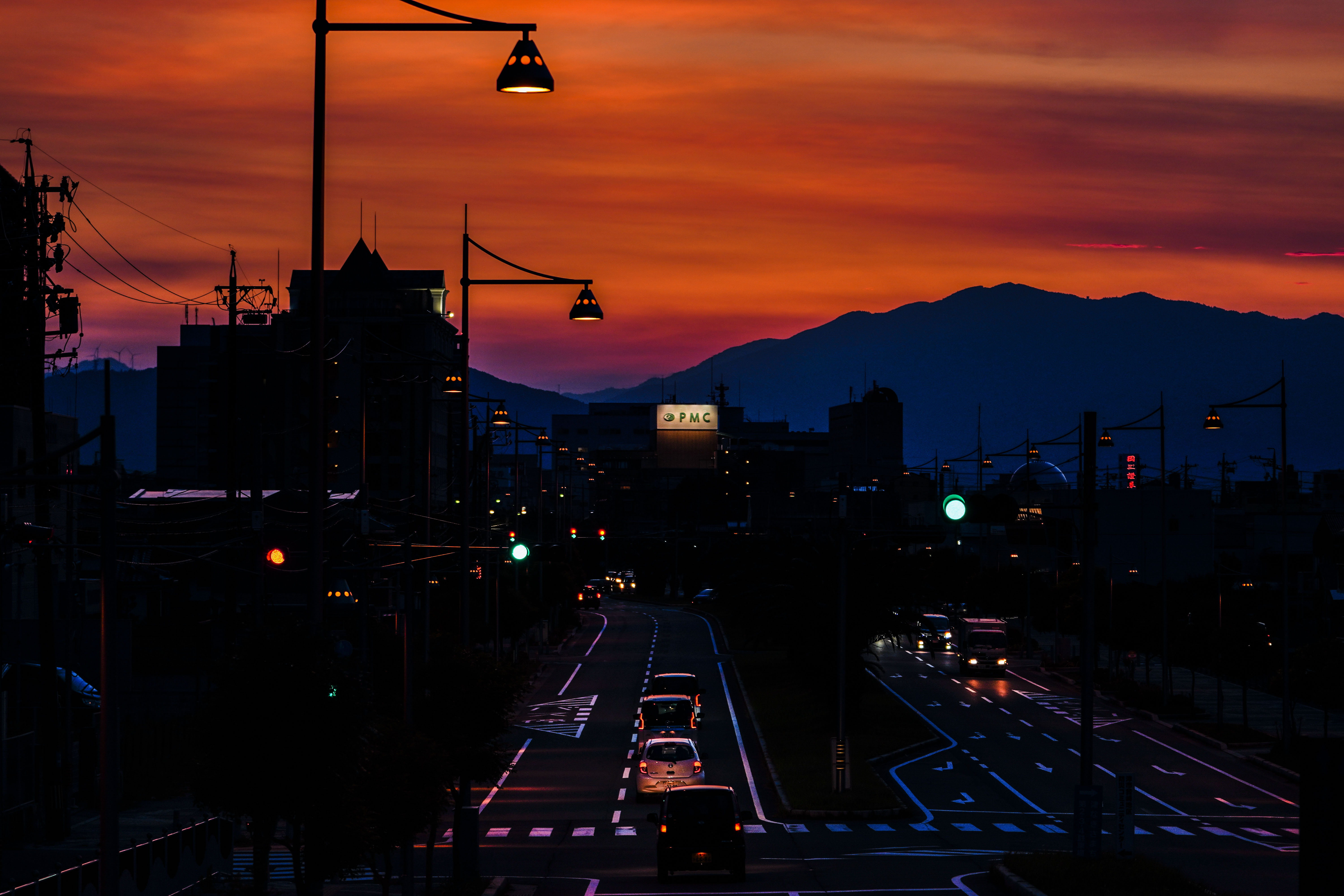 夕焼けの遠景 JAL484便 雲海を金色に染めて 高松17:35発 羽田行 ☆夕焼けを見送り